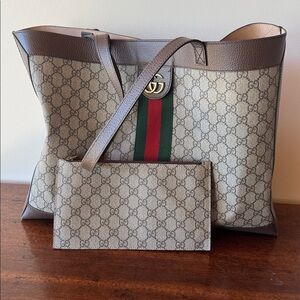 Gucci GG Supreme shoulder bag